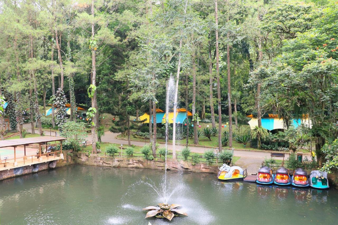 Safari Resort Пунчак Экстерьер фото